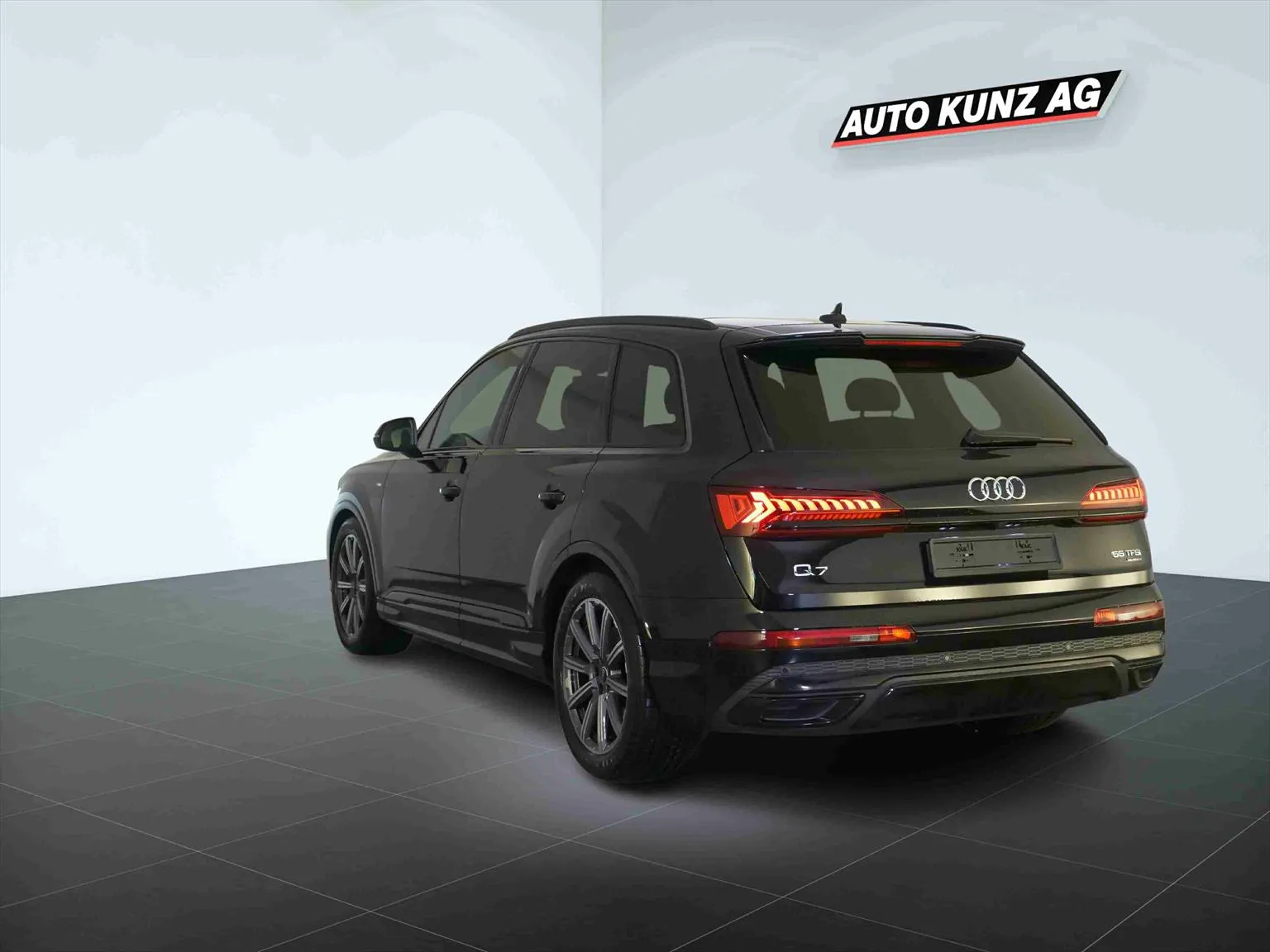 Audi Q7 55 TFSI S-Line quattro tiptronic  Image 2